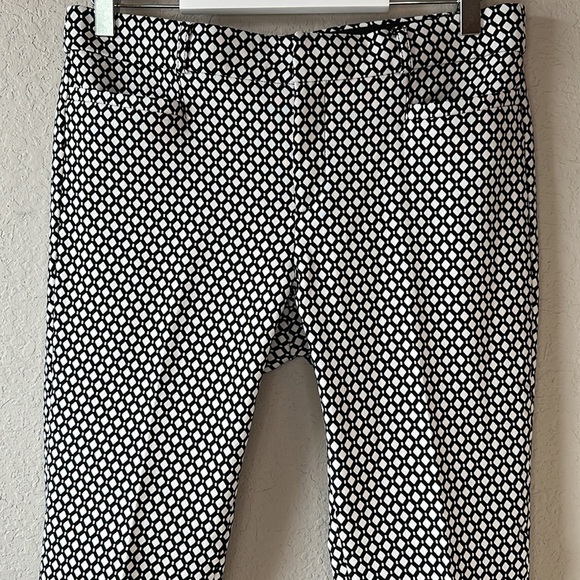 Banana Republic Factory Black and White Diamond Print Sloan Crop Pant Size 4P - Picture 2 of 13